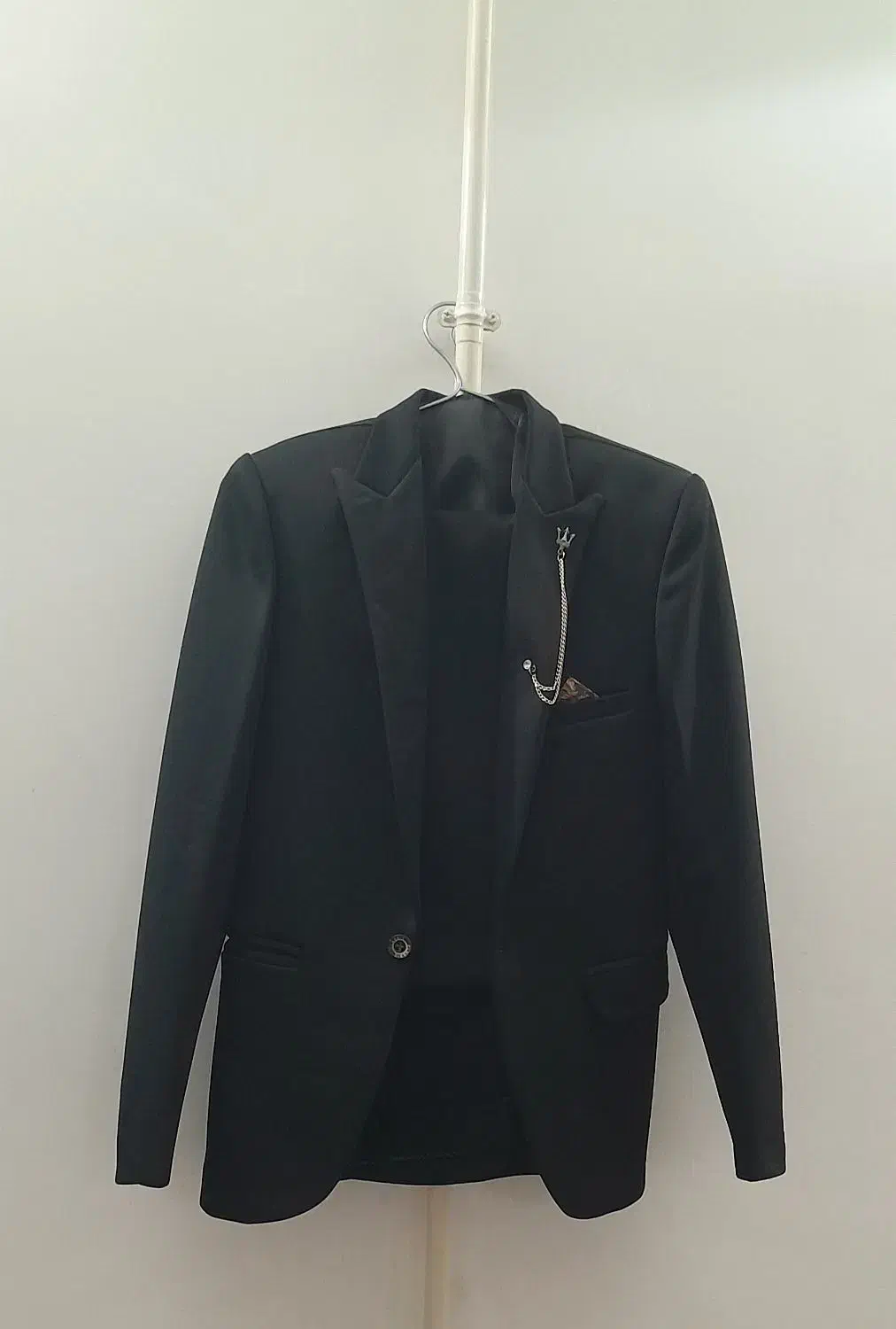 کت وشلوار|لباس|چورزق, |دیوار