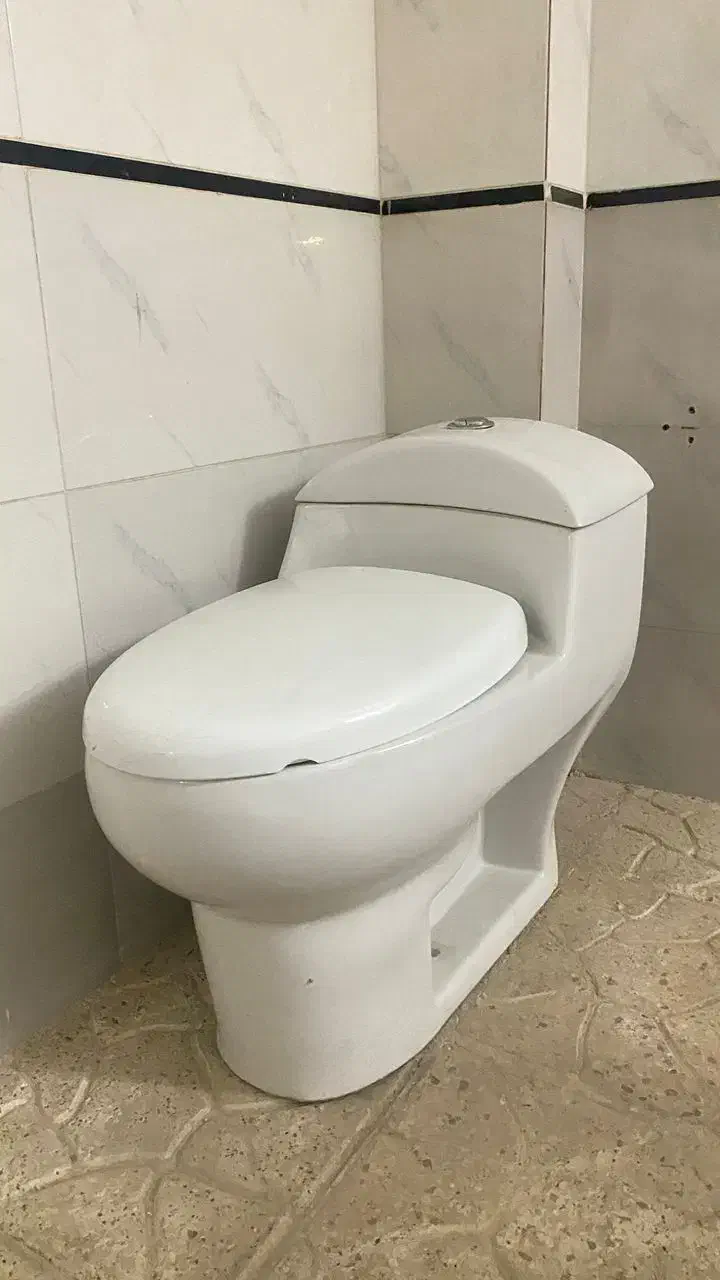توالت فرنگی بسیار تمیز در حد نو|لوازم سرویس بهداشتی|اصفهان, میرعماد|دیوار