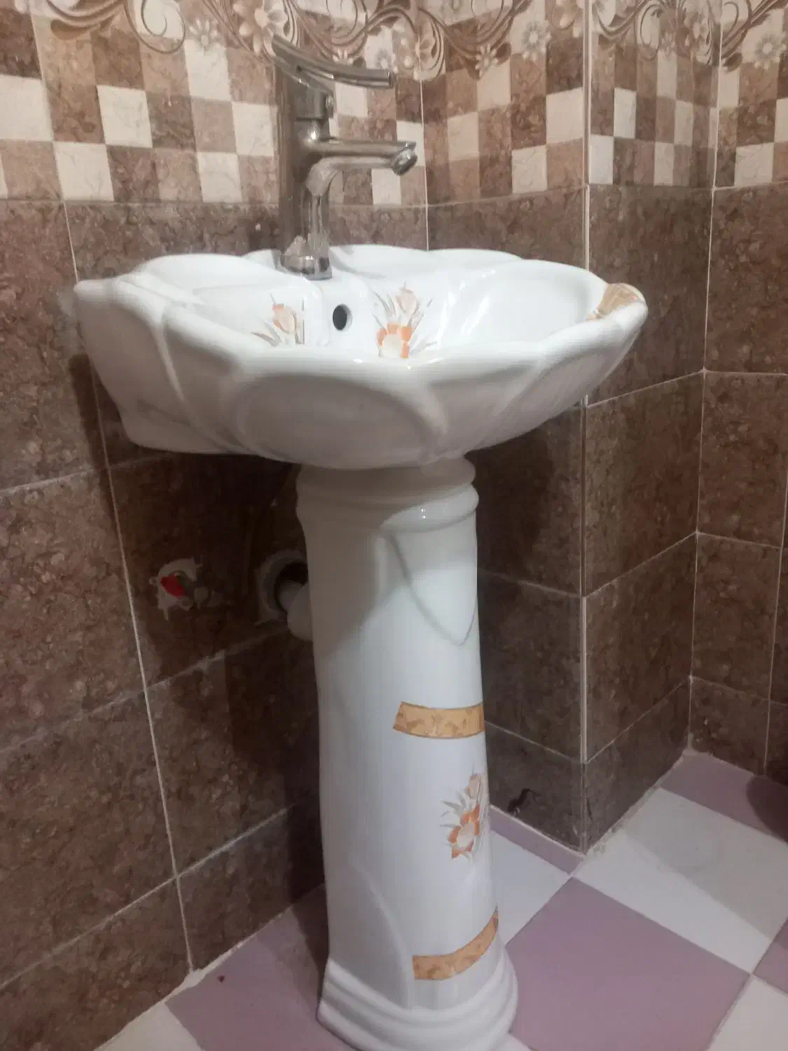 روشویی|لوازم سرویس بهداشتی|بروجن, |دیوار