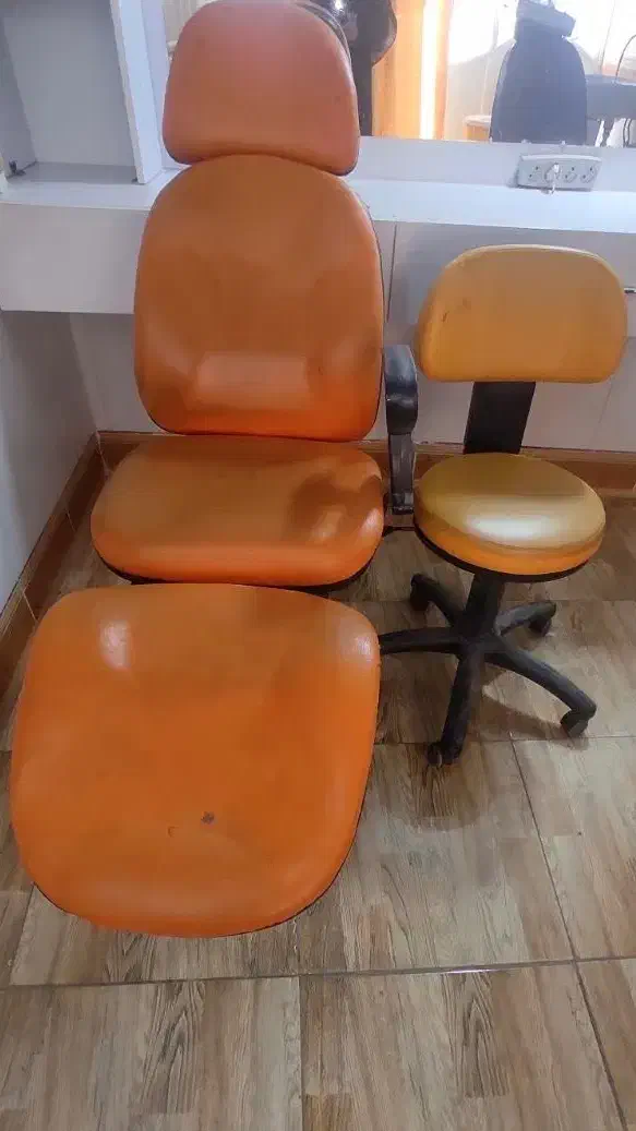 دو عدد صندلی آرایشگاه|آرایشگاه و سالنهای زیبایی|خمین, |دیوار