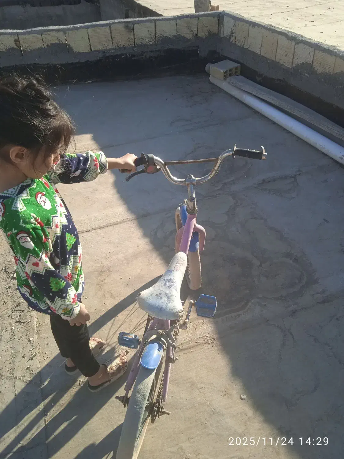 دوچرخه لاستیک توپر هست سالم|دوچرخه، اسکیت، اسکوتر|مشهد, شهید جنگی|دیوار