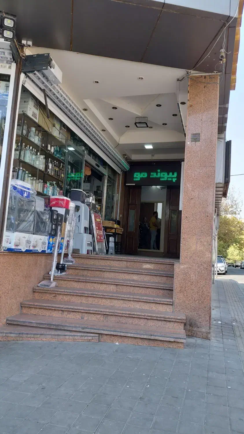 رستوران برند فعال با موقعیت تجاری عالی|اجارهٔ مغازه و غرفه|تهران, شهرک ولیعصر جنوبی|دیوار