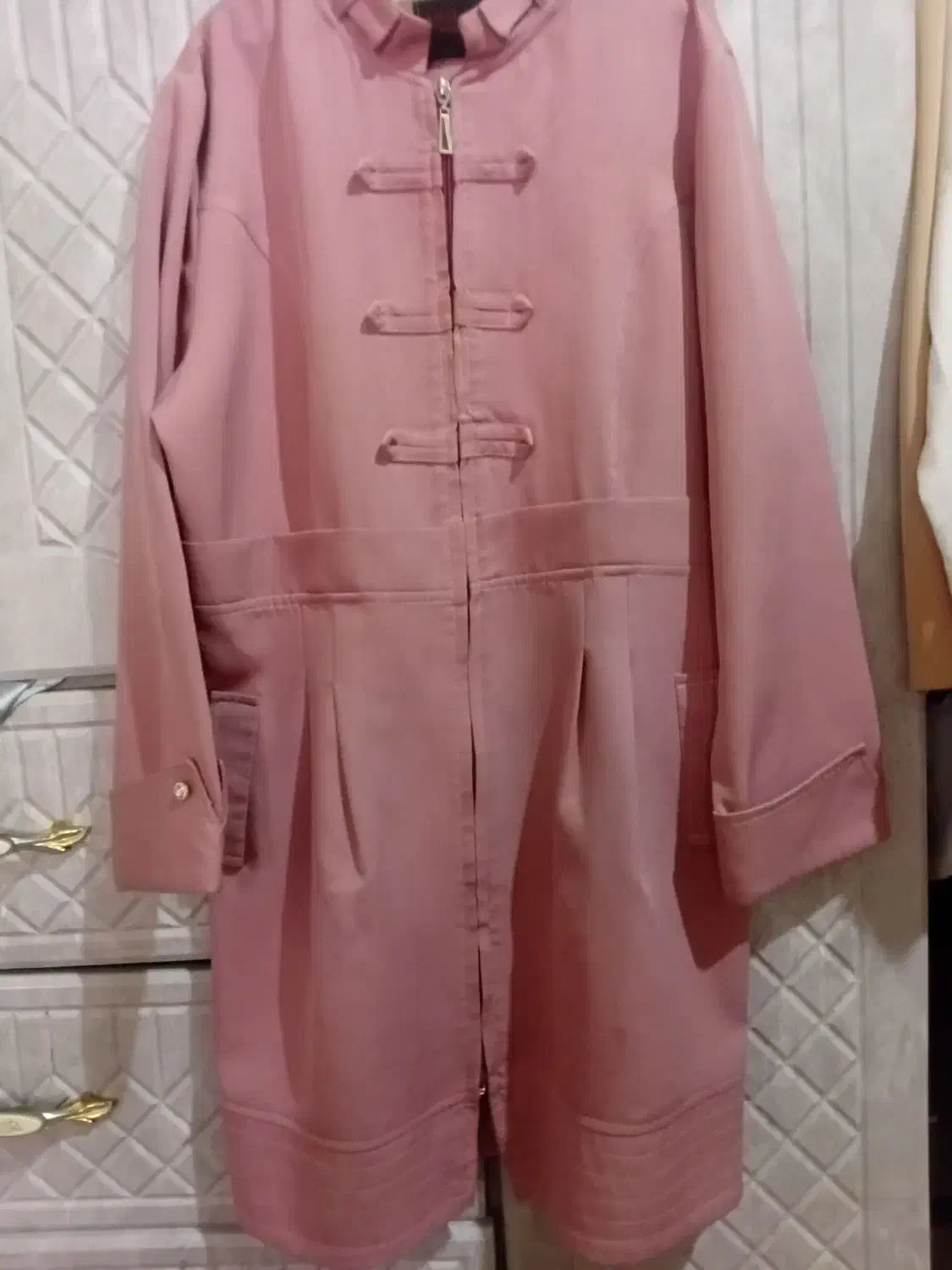 چند تا مانتو|لباس|میانه, |دیوار