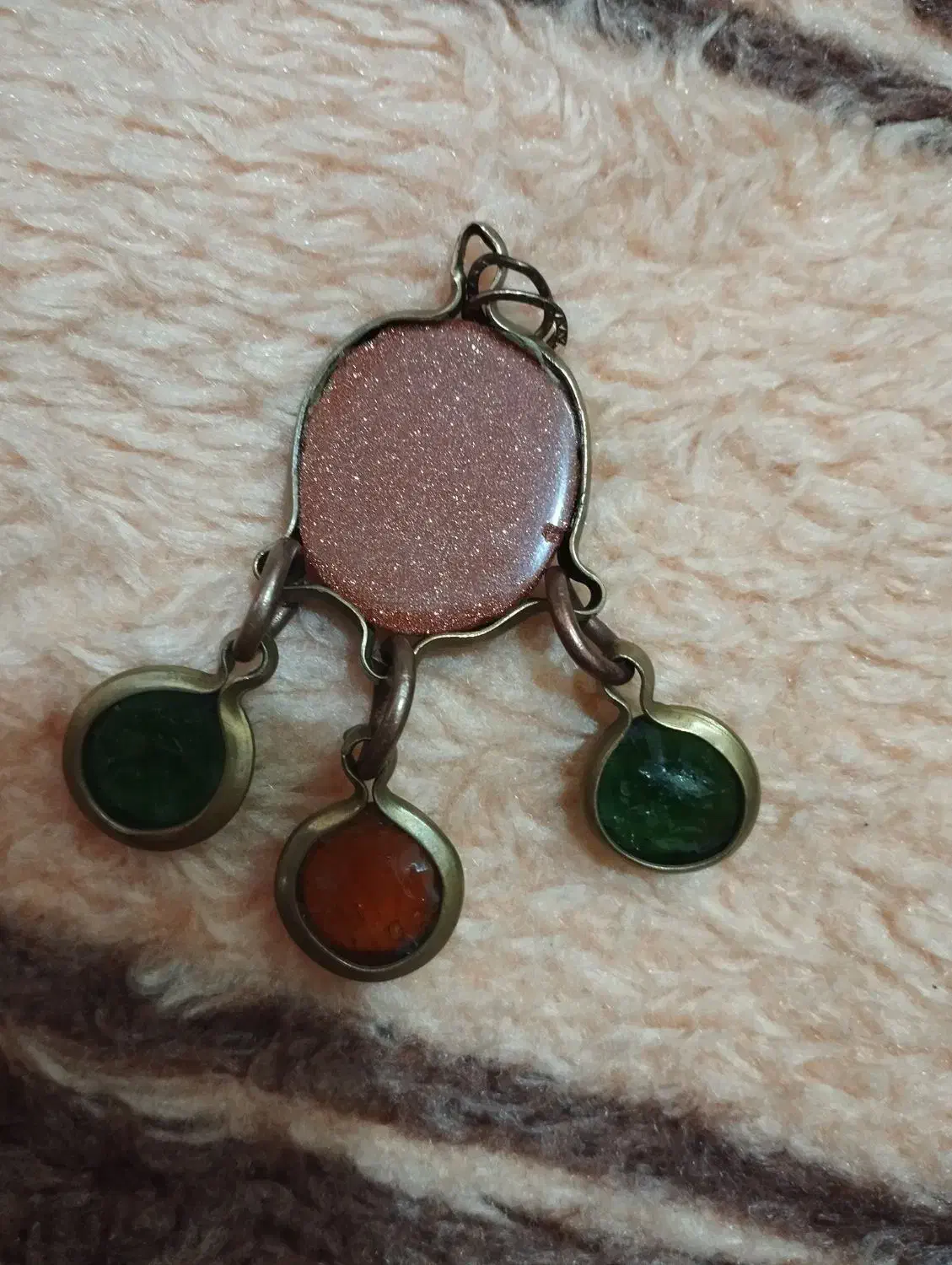 گردنبند|جواهرات|اصفهان, گورتان|دیوار