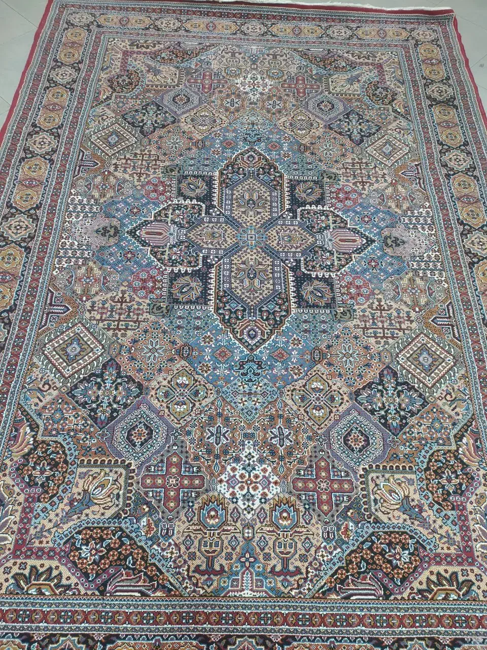 کناره و فرش در حد نو|فرش|بیرجند, |دیوار