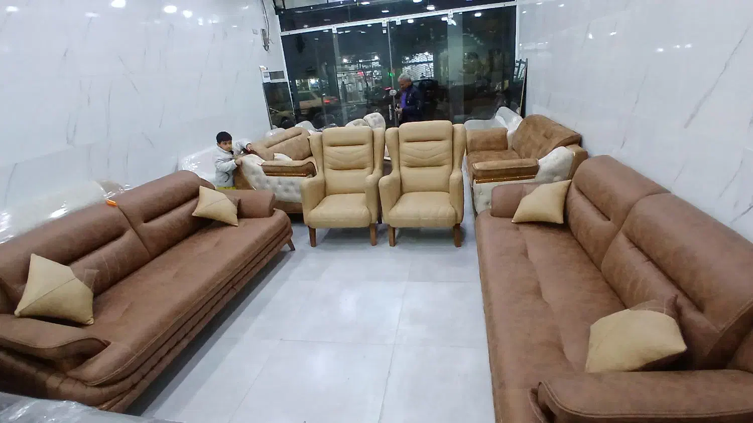 مبل چرم راحتی|مبلمان خانگی و میز عسلی|سبزوار, جوادیه شرقی|دیوار