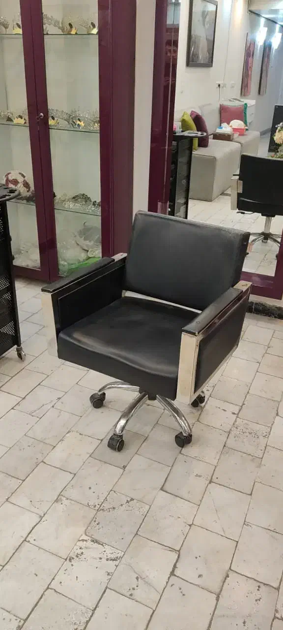 آینه و بوفه آرایشگاه|آرایشگاه و سالن‌های زیبایی|شاهرود, |دیوار