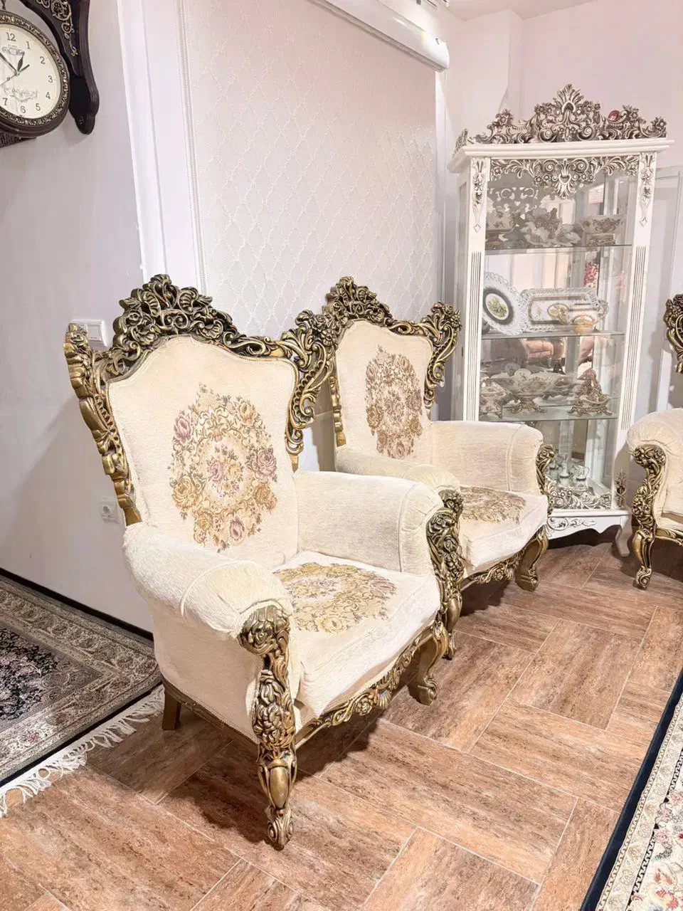 مبل سلطنتی|مبلمان خانگی و میز عسلی|لاهیجان, شیخ زاهد|دیوار