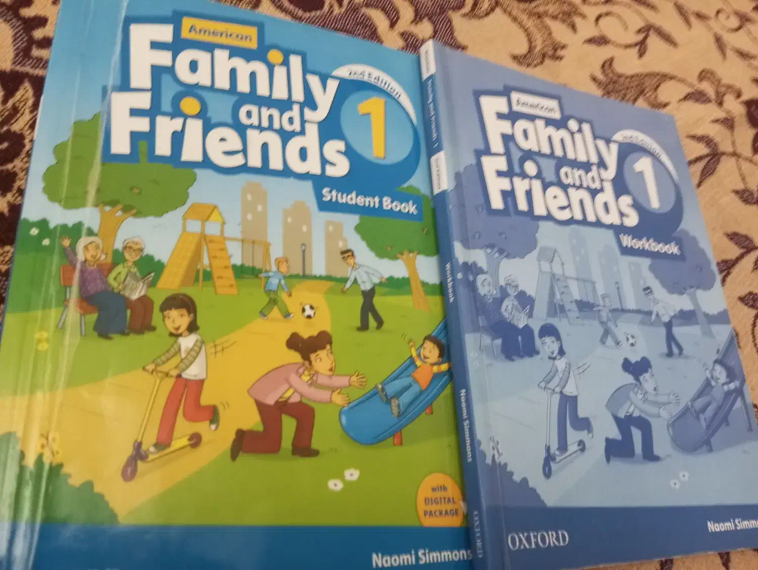 کتاب زبان فمیلی1و2|کتاب و مجله آموزشی|رباط‌کریم, رباط‌کریم|دیوار