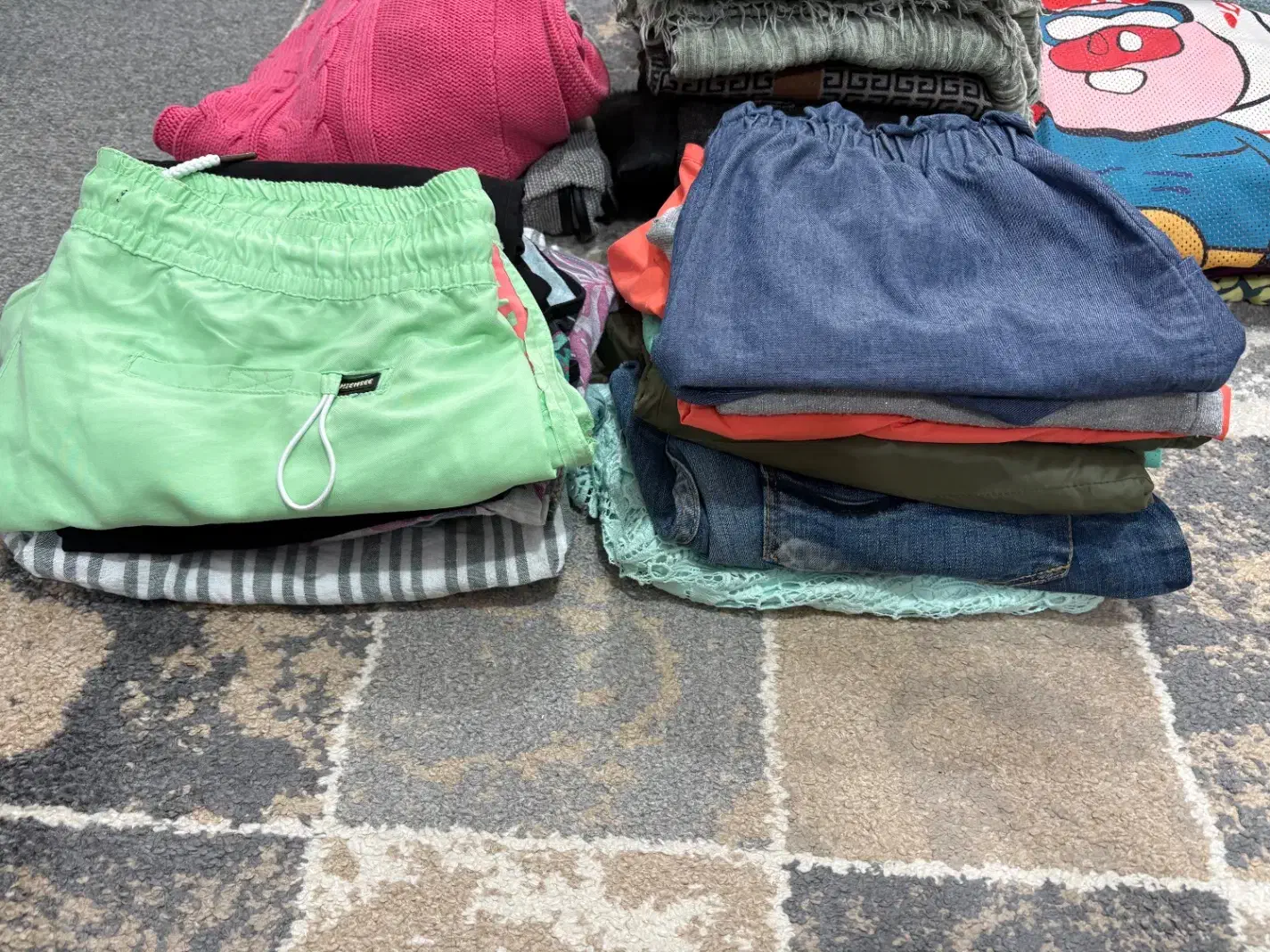 لباس فروش عمده|لباس|رشت, فلسطین|دیوار