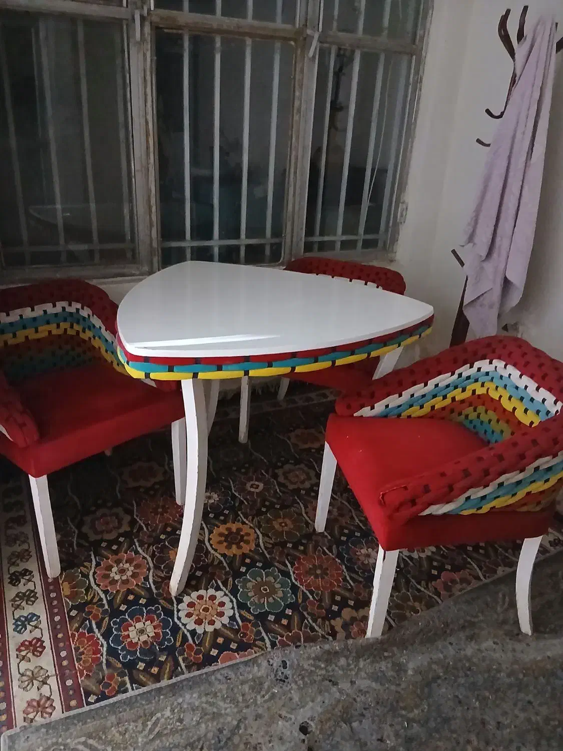 میز ناهارخوری خوری سه نفره مخصوص خانه باغ|میز و صندلی غذاخوری|سیرجان, |دیوار