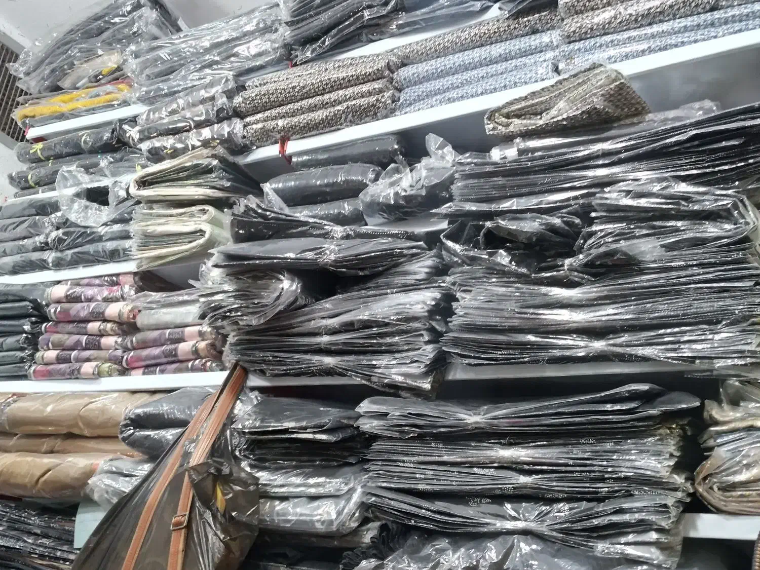 تولید و پخش عمده انواع شال و روسری|لباس|اردبیل, |دیوار