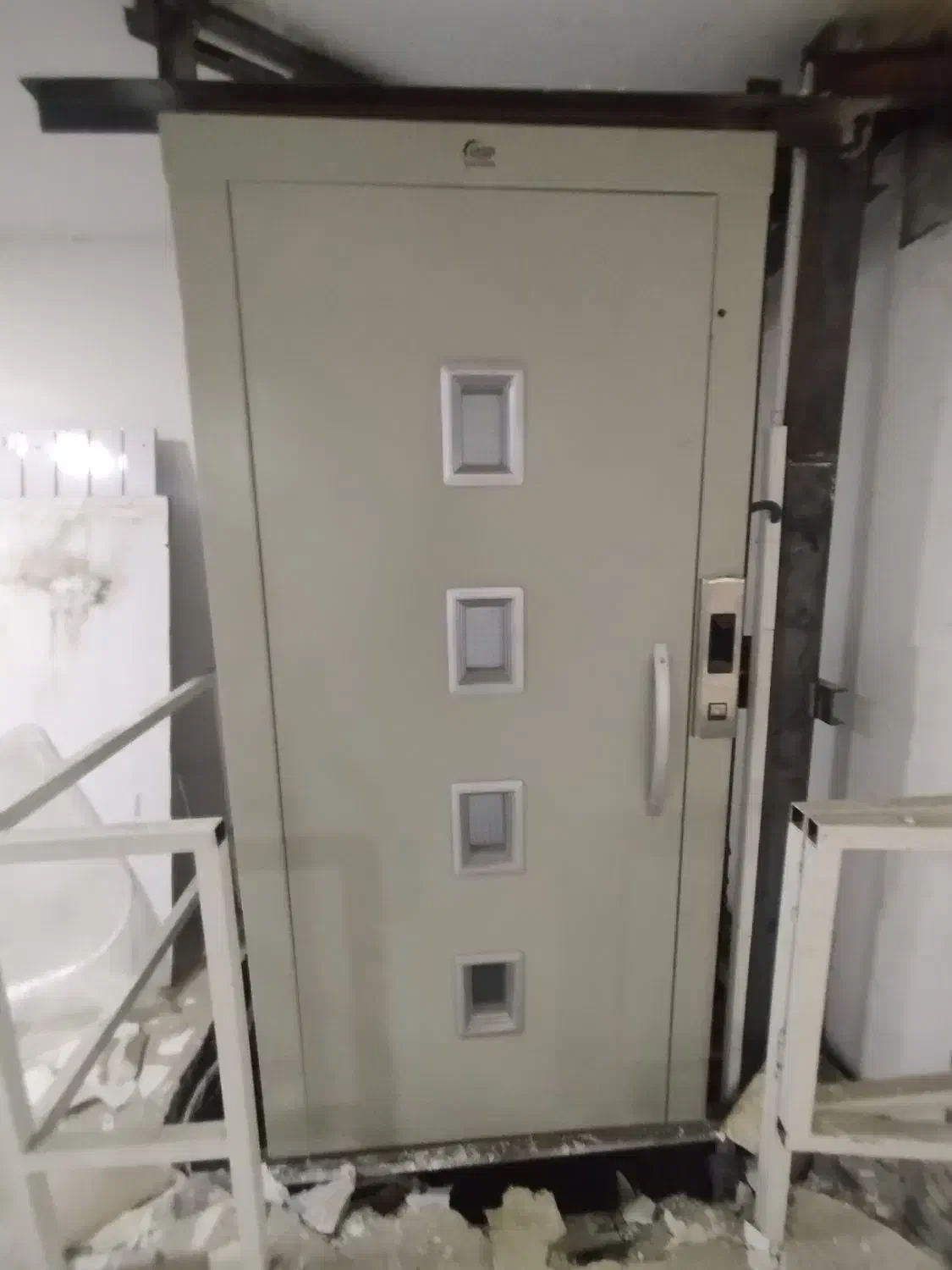 فروش بالابر هیدرولیکی کابین دار|ماشین‌آلات صنعتی|شیراز, معالی‌آباد|دیوار