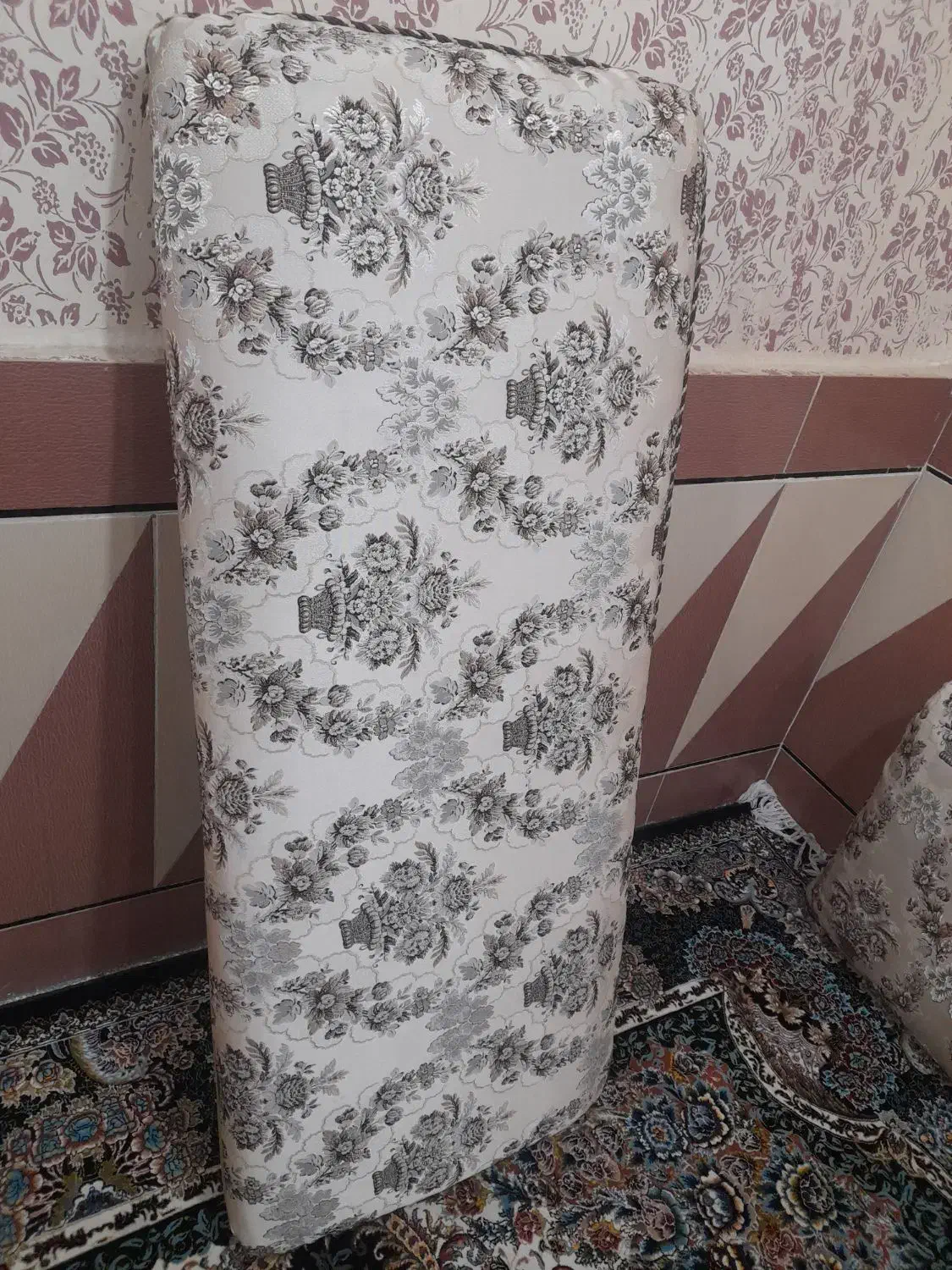 چهار عدد پشتی|پشتی|شوشتر, |دیوار