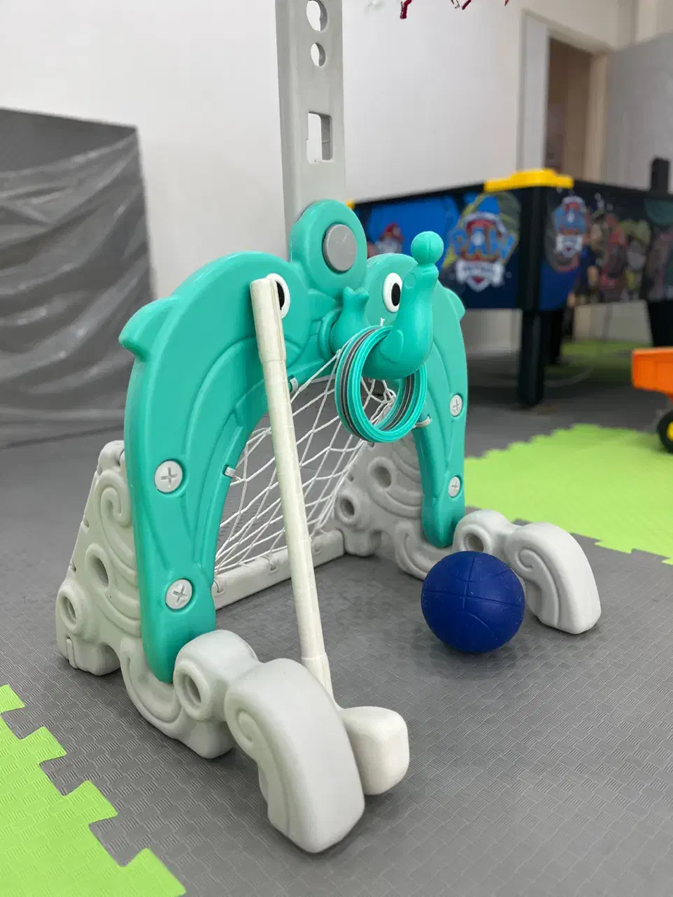 دروازه دلفین|اسباب‌بازی بچه|کلاله, |دیوار