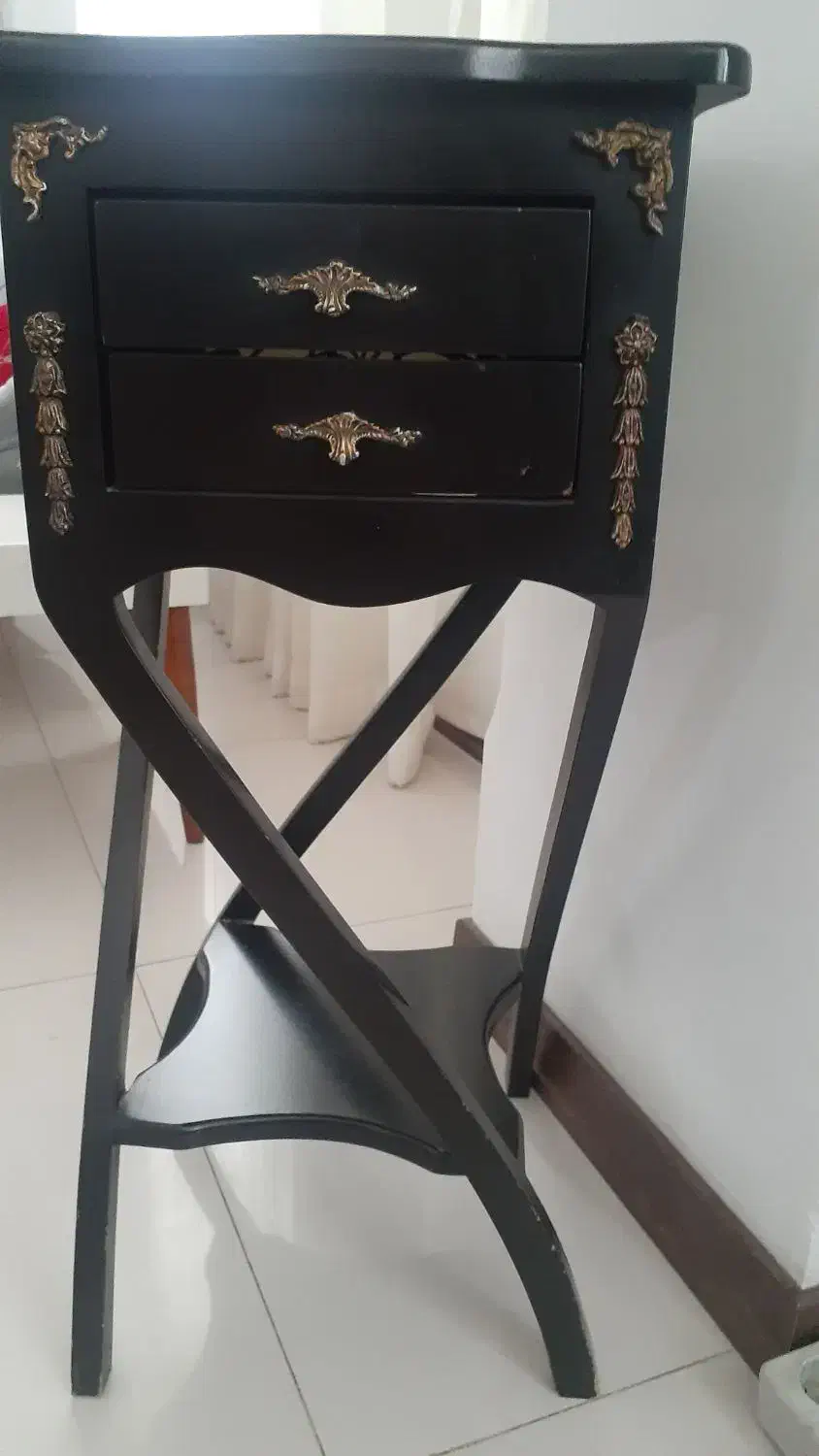 میز تلفن|میز تلفن|هشتگرد, هشتگرد قدیم|دیوار