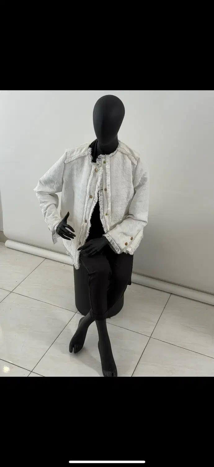 مانکن زنانه نشسته|فروشگاه و مغازه|رشت, استادسرا|دیوار