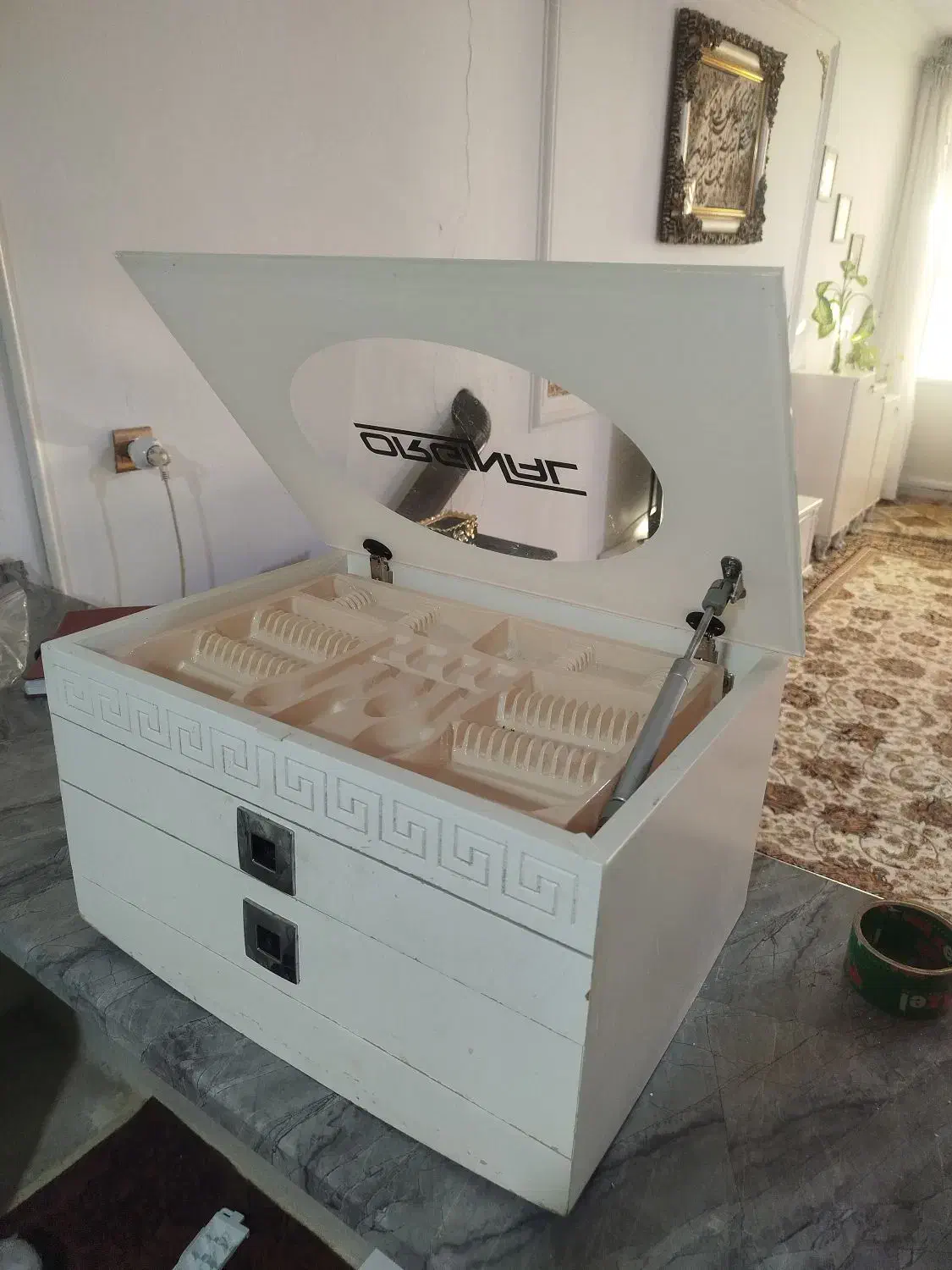 جاقاشقی|آبچکان و نظمدهنده ظروف|نیشابور, جمهوری|دیوار