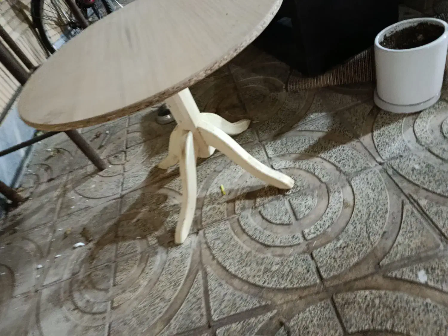 میز گرد کنار سالنی|مبلمان خانگی و میز عسلی|شاهینشهر, شهرک منازل چوبی|دیوار