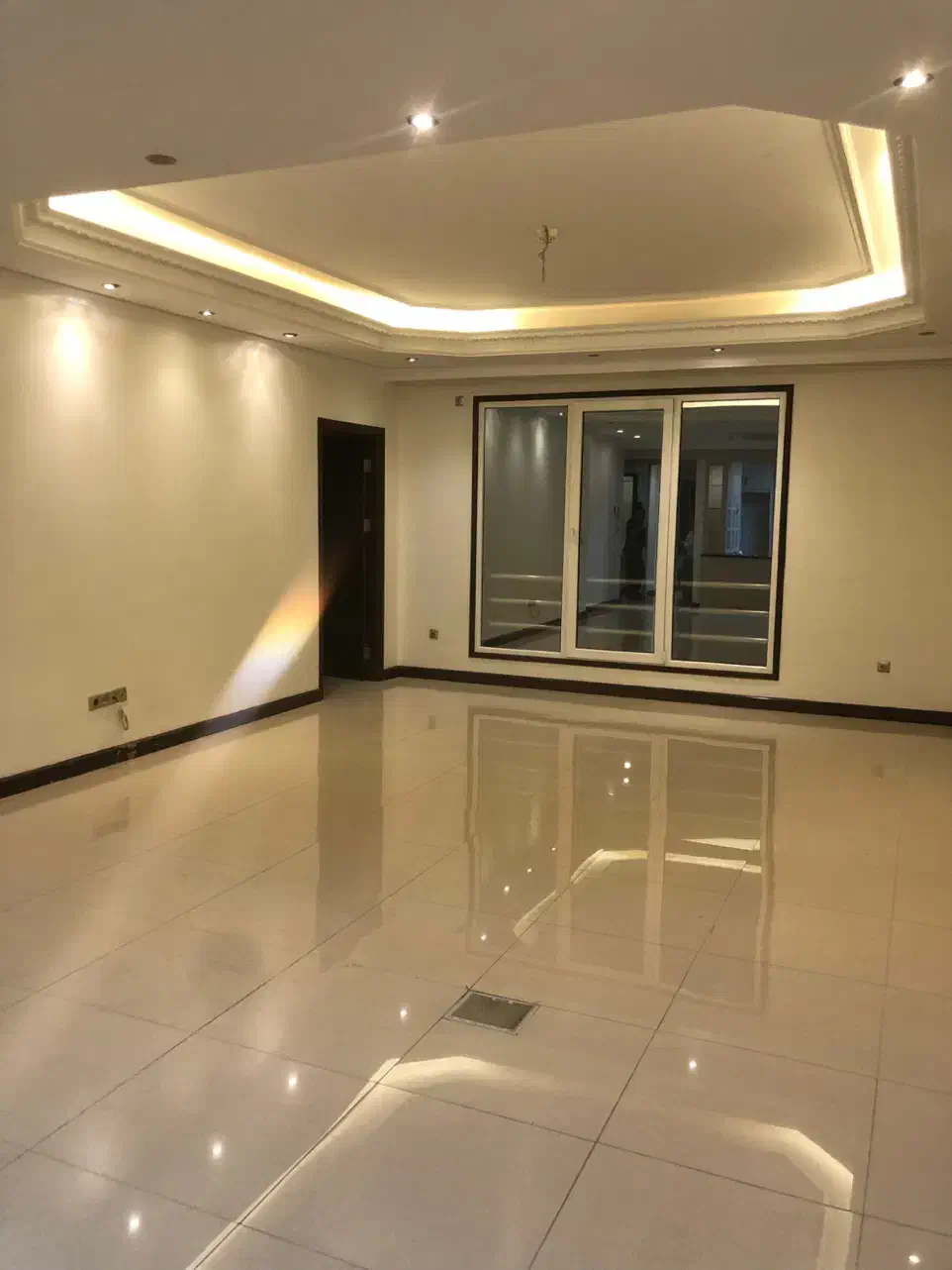 نیاوران۱۴۰متر۳خواب۲خواب مستر با سوییت مجزا۲پارکینگ