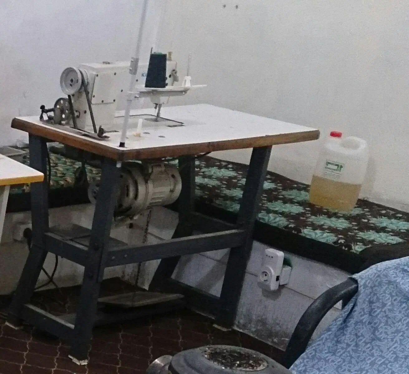 فرورشی|چرخ خیاطی و ریسندگی|بروجرد, |دیوار