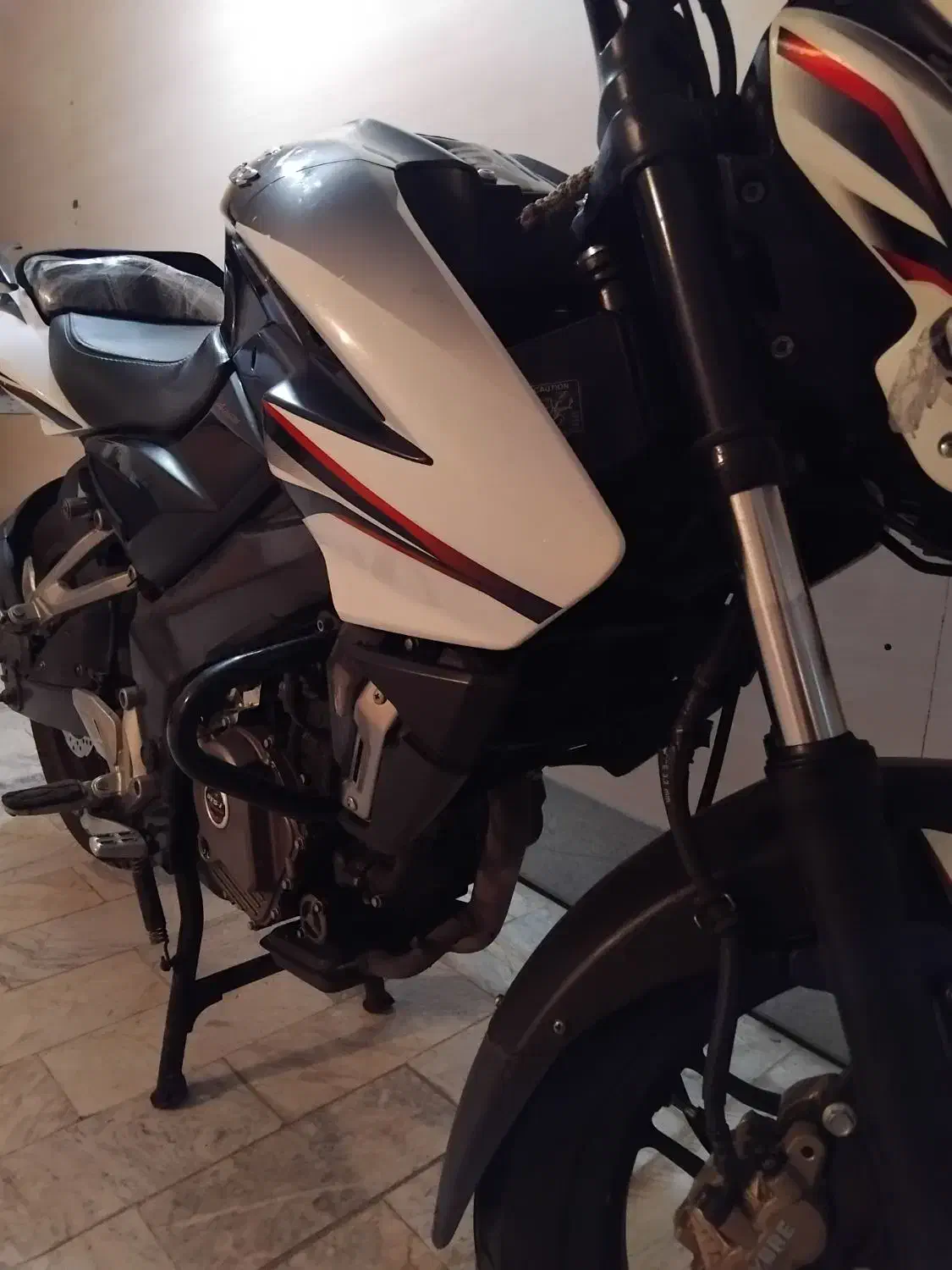 ns 200|موتورسیکلت|قم, شاه ابراهیم|دیوار