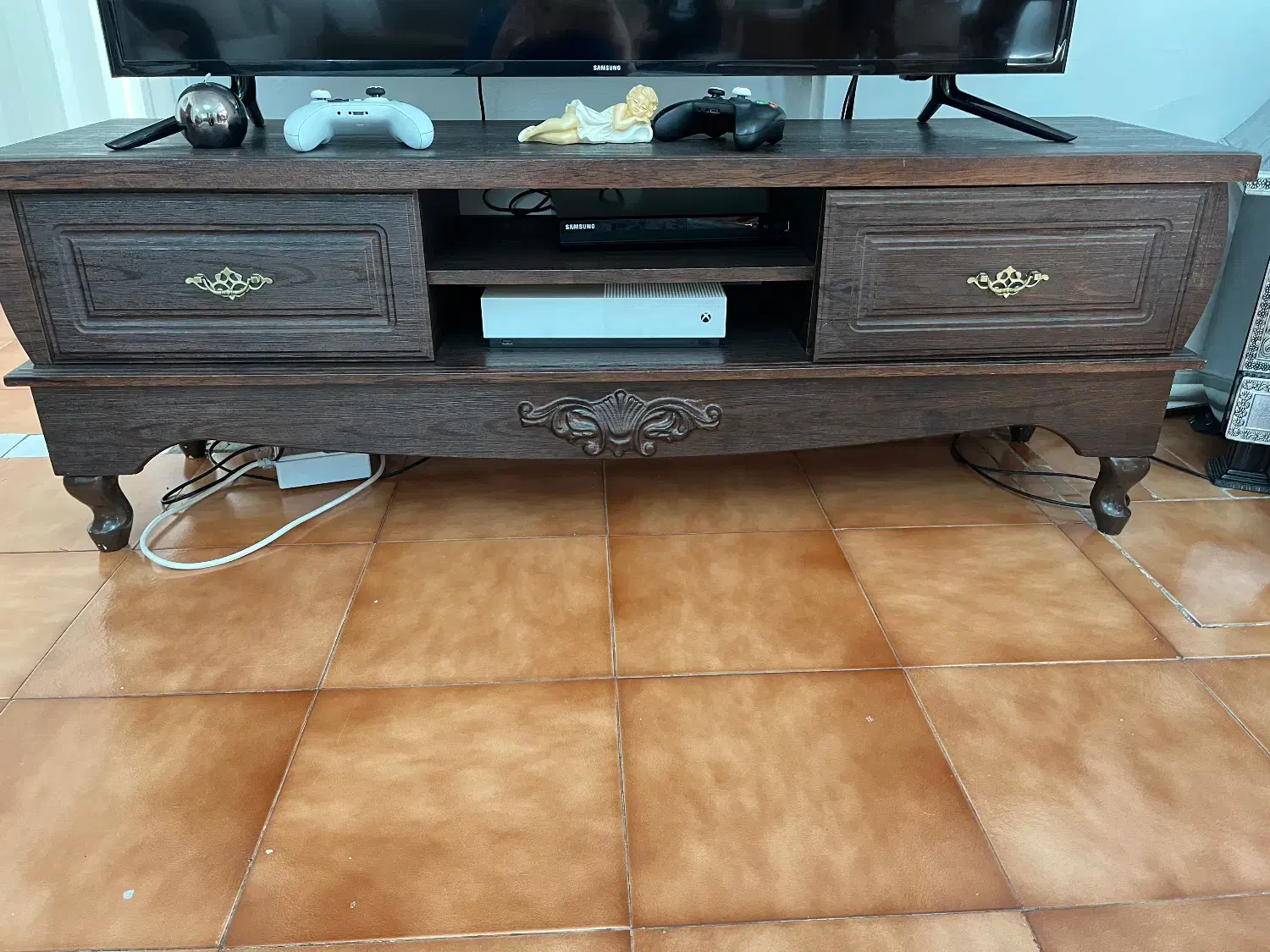 میزتلویزیون در حد نو خیلی تمیز|میز تلویزیون|تهران, صادقیه|دیوار