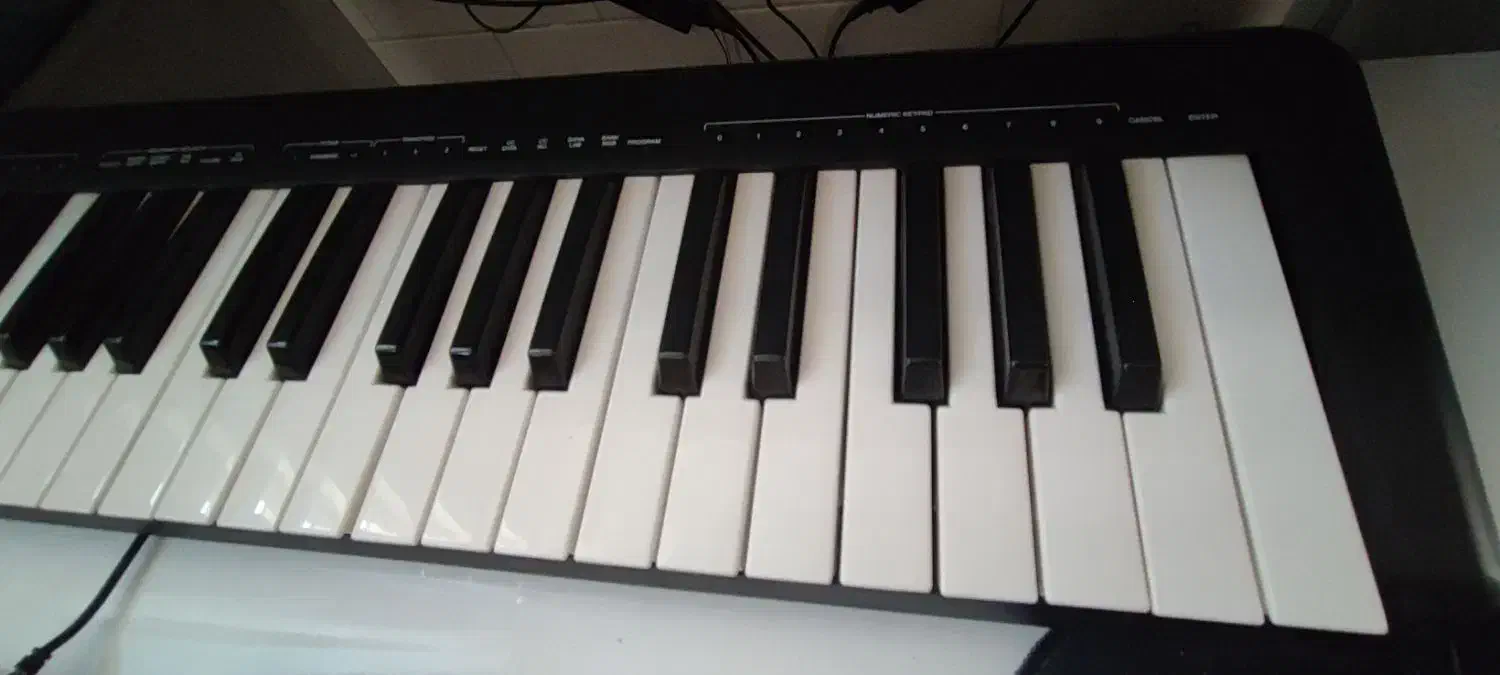 میدی کنترل درحد نو|پیانو، کیبورد، آکاردئون|صدرا-فارس, فاز ۱|دیوار