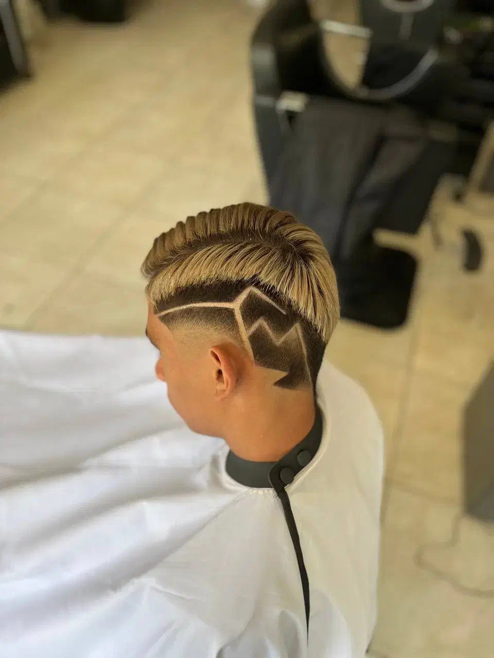 کوتاهی موی سر رایگان در سالن آرایشگاه|خدمات آرایشگری و زیبایی|ابهر, |دیوار