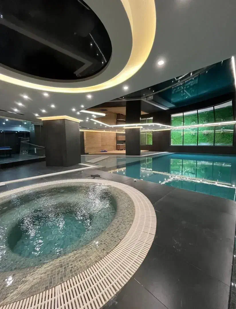 ۸۰ متری / کلید نخورده /مشاعات آبی فعال/برج برند