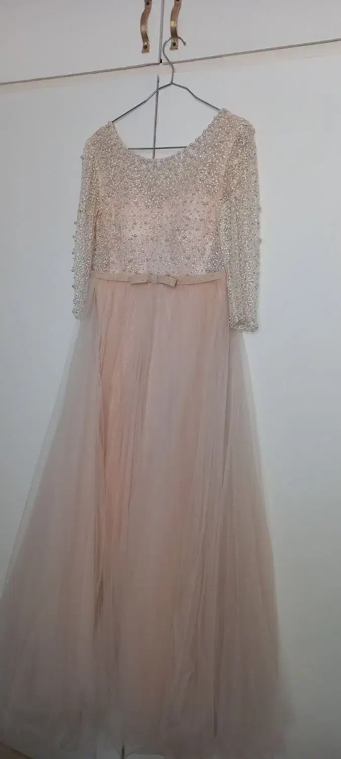 لباس مجلسی|لباس|شهریار, کهنز|دیوار