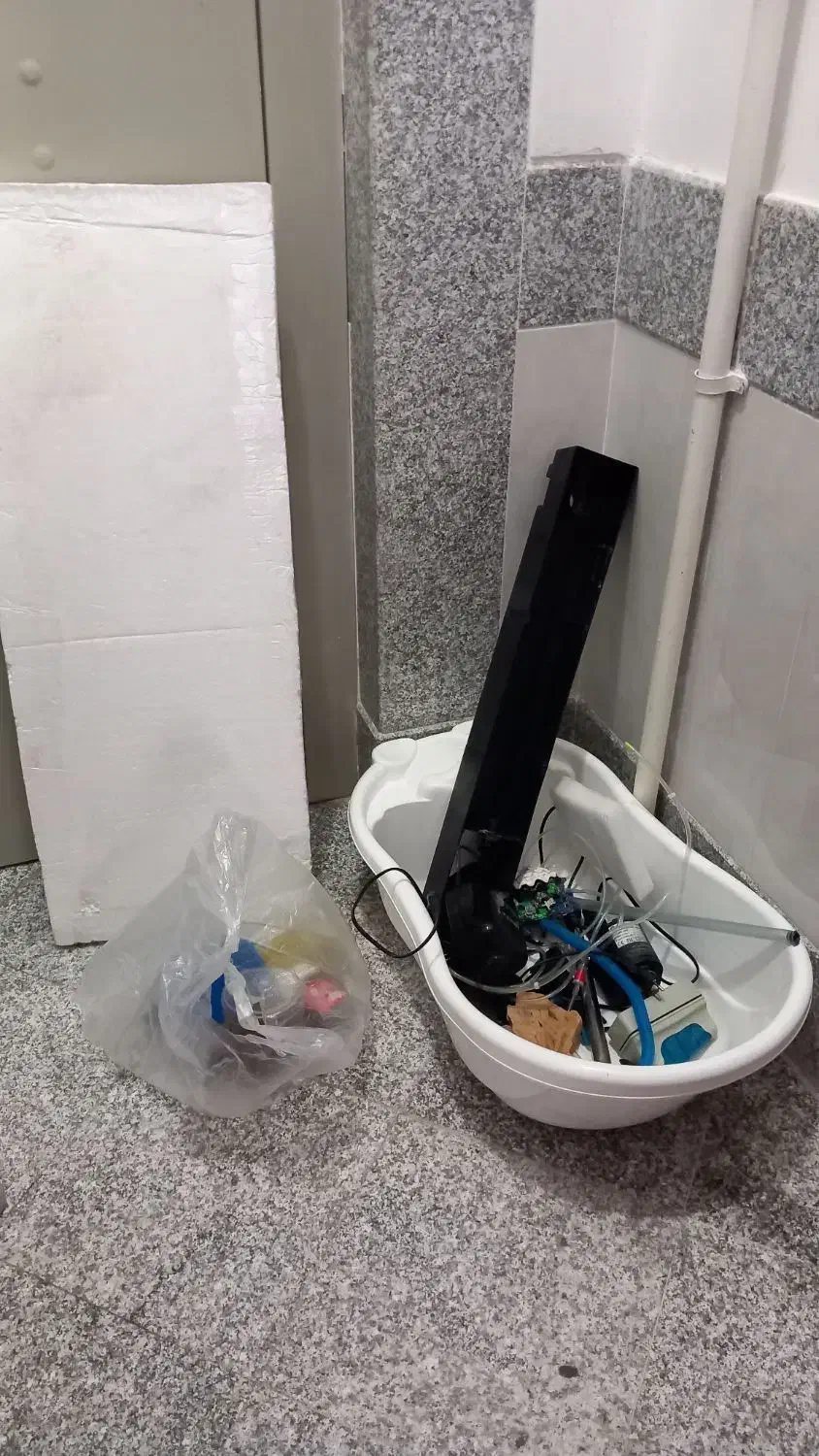 دوتا آکواریوم ۱متری شرکتی ومعمولی با کلیه وسایل|ماهی|بروجرد, |دیوار