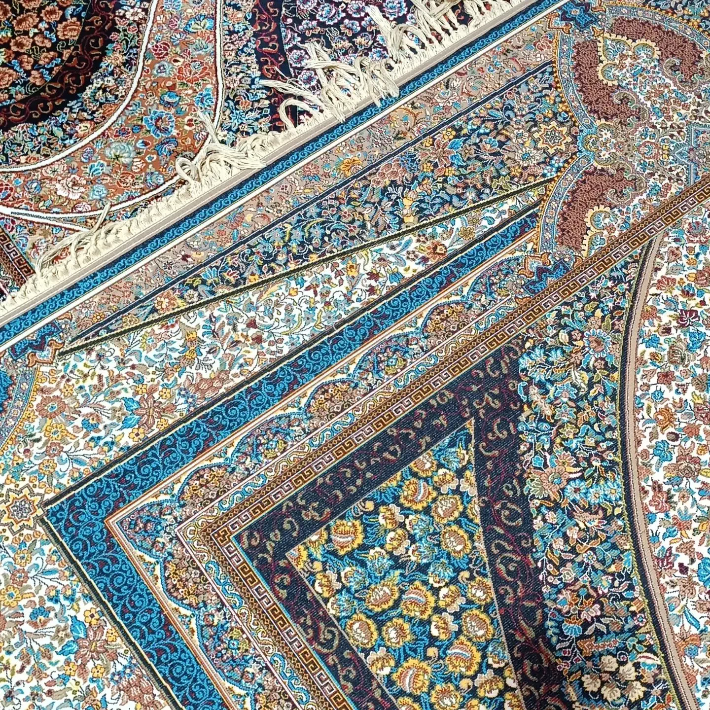 فرش ۹ متری ( ۲ تخته. هفتصد شانه)|فرش|قروه, |دیوار