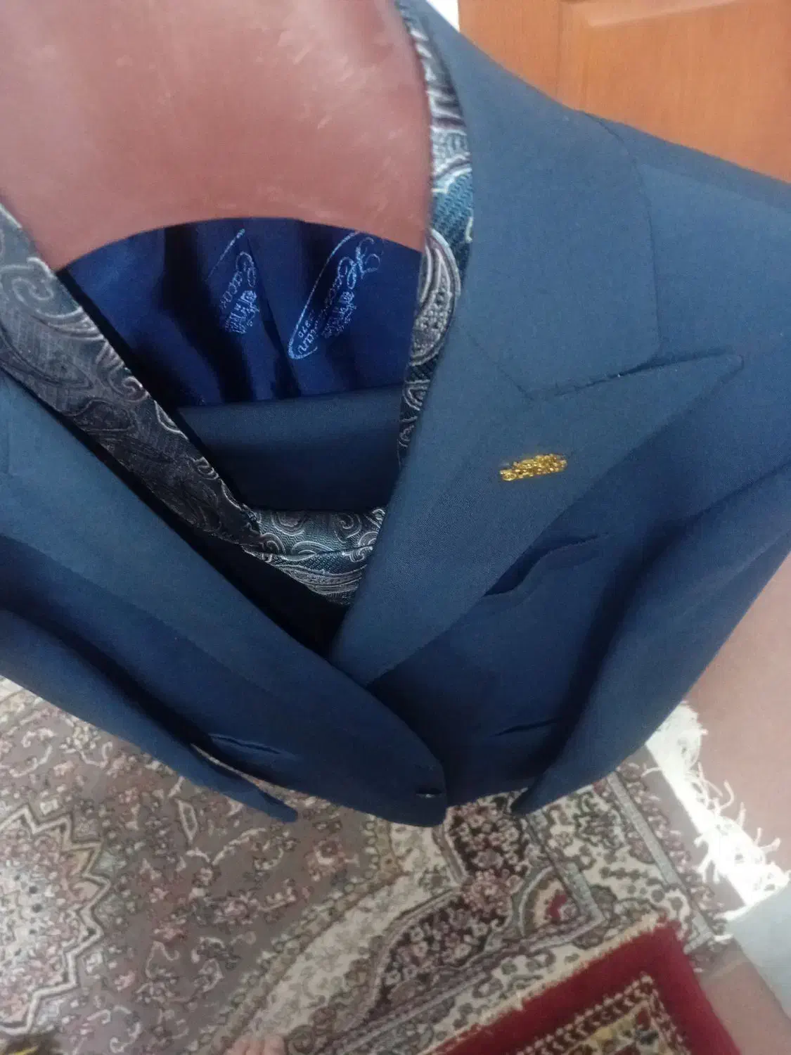 کت و شلوار هاکوپیان|لباس|رشت, منظریه|دیوار