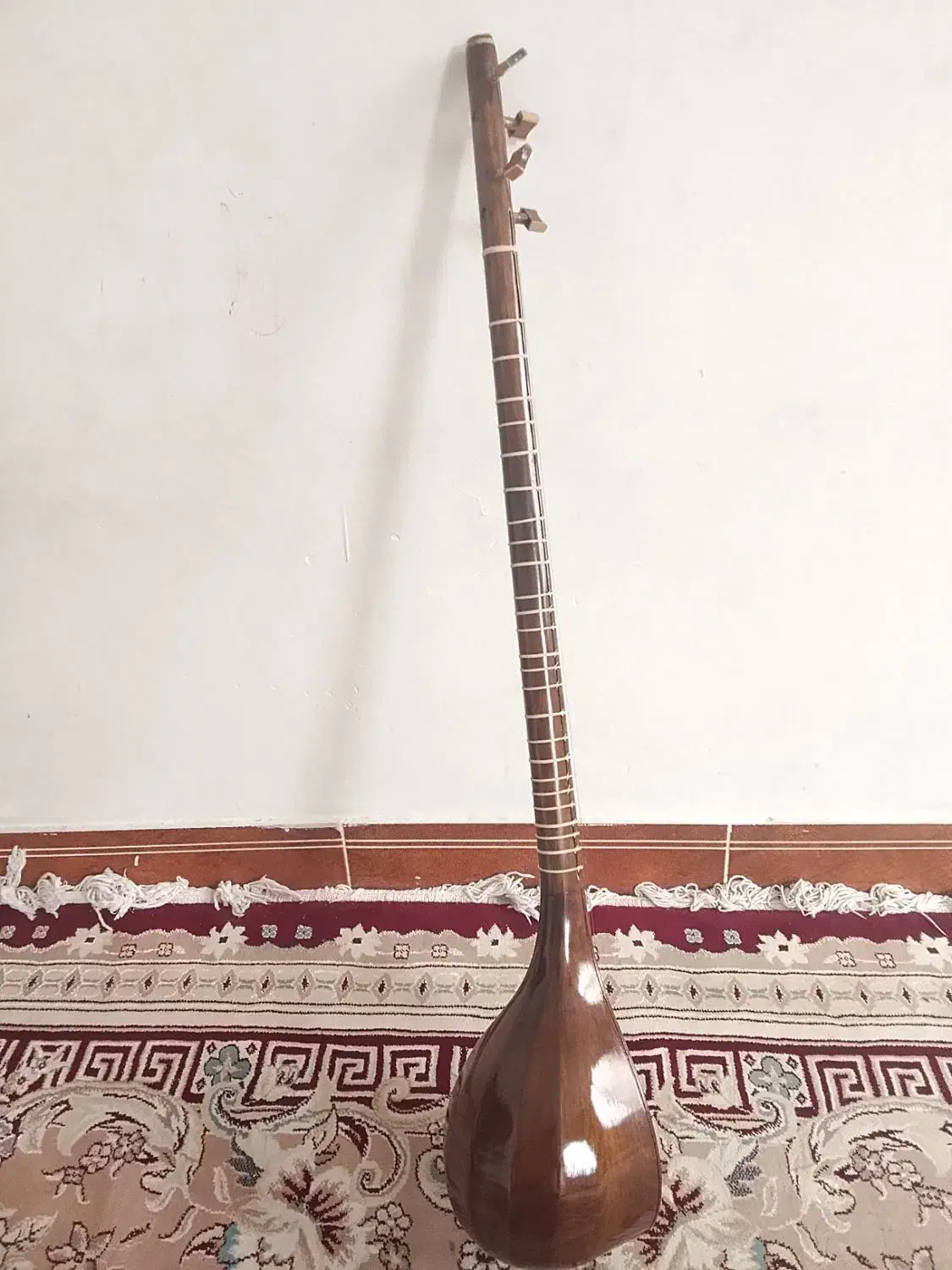 سه تار مفاخری|سازهای سنتی|قرچک, میرزائی جنوبی|دیوار