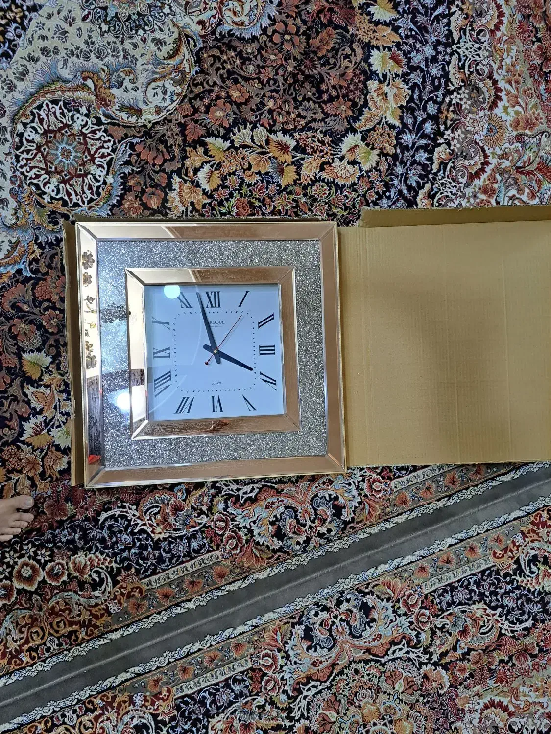 ساعت دیواری نو مناسب جهیزیه رنگ شامپاینی|ساعت دیواری و تزئینی|تهران, سلسبیل جنوبی|دیوار