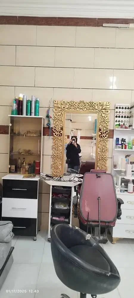 آیینه وصندلی آرایشگاه زنانه|آرایشگاه و سالن‌های زیبایی|چناران, |دیوار