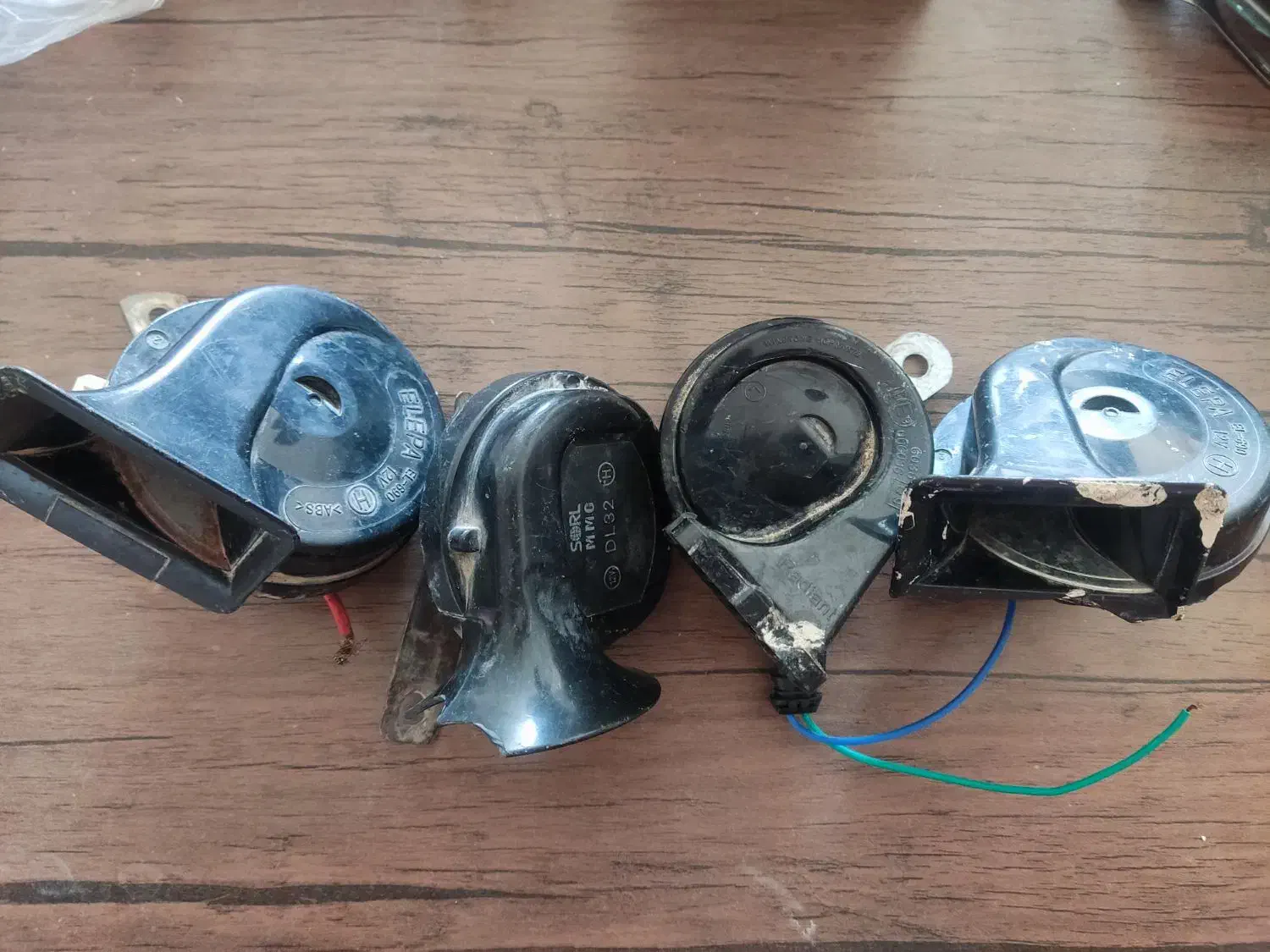 بوق بنزی و بوق پژویی|قطعات یدکی و لوازم جانبی|شیراز, کلاهدوز|دیوار