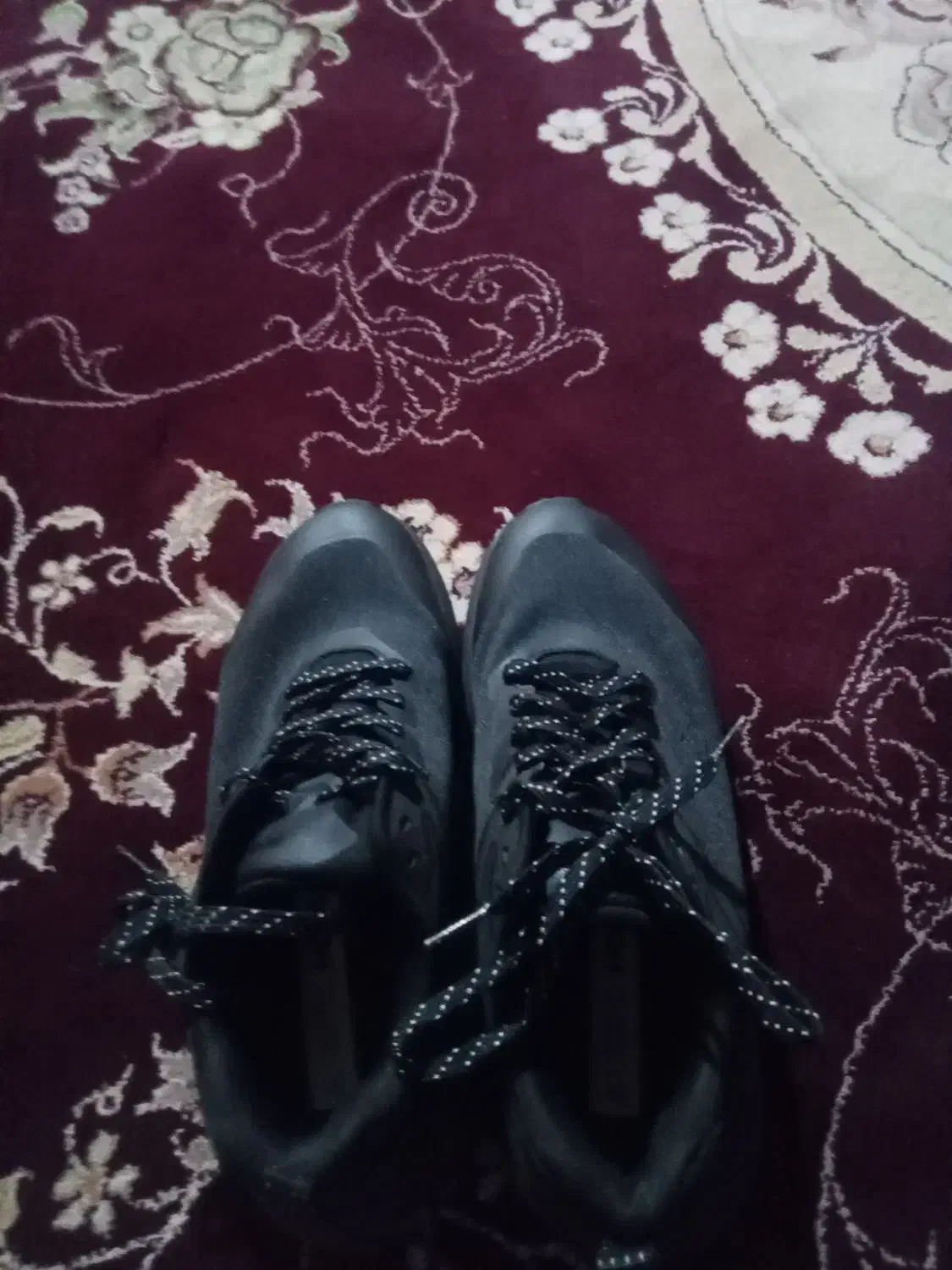 کفش هوکا|کیف، کفش، کمربند|کورین, |دیوار