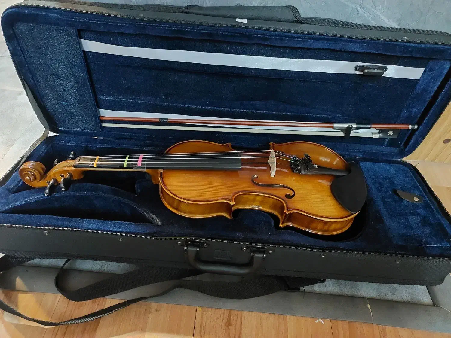 ویولون|ویولن|شیراز, قدوسی غربی|دیوار