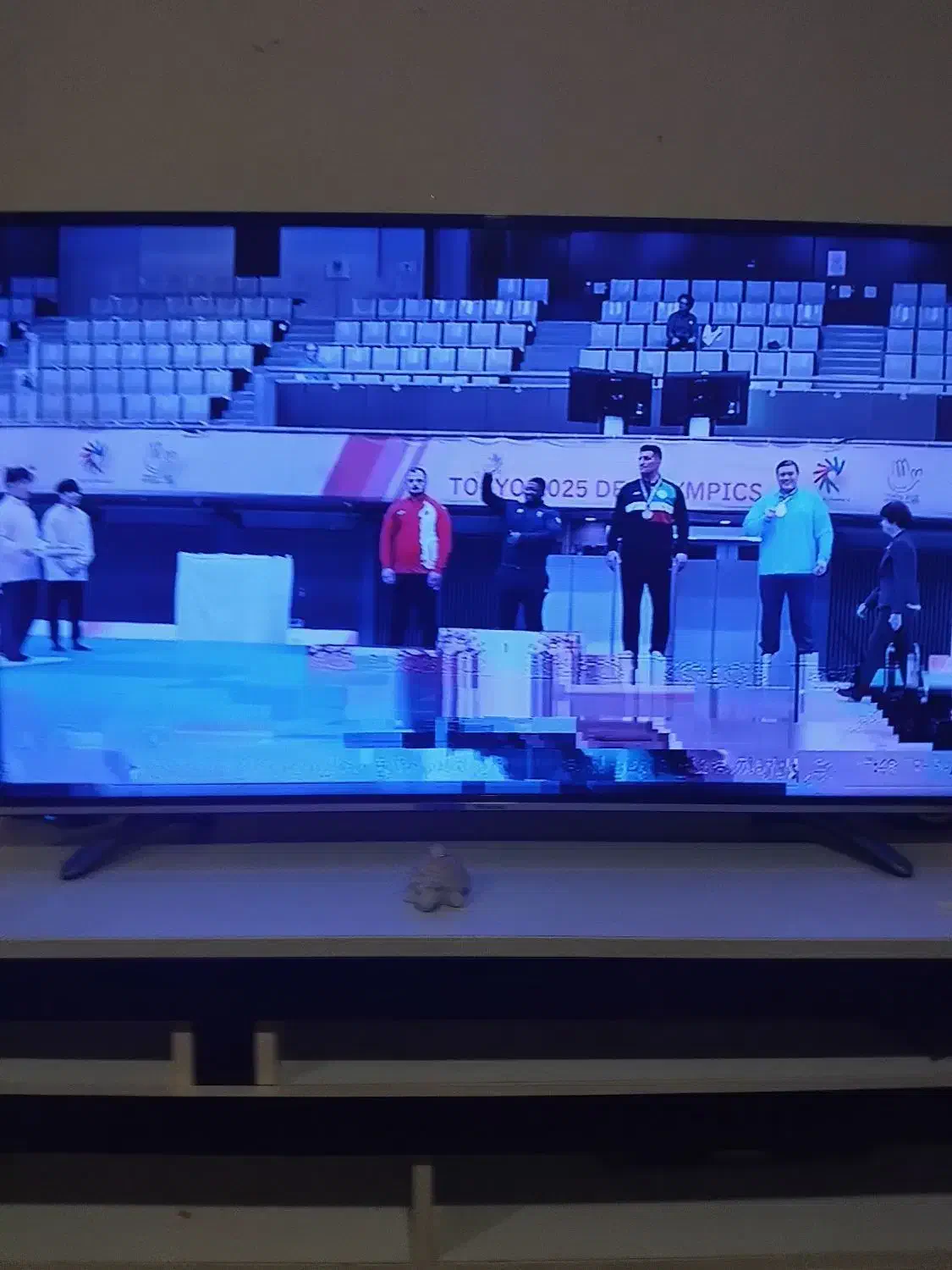 تلویزیون هایسن ۴۲ اینچ|تلویزیون و پروژکتور|رشت, منظریه|دیوار