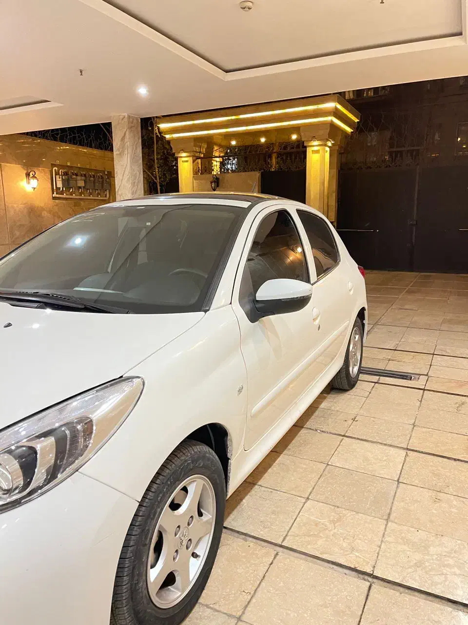 پژو۲۰۷|خودرو سواری و وانت|مشهد, شهید فرامرز عباسی|دیوار