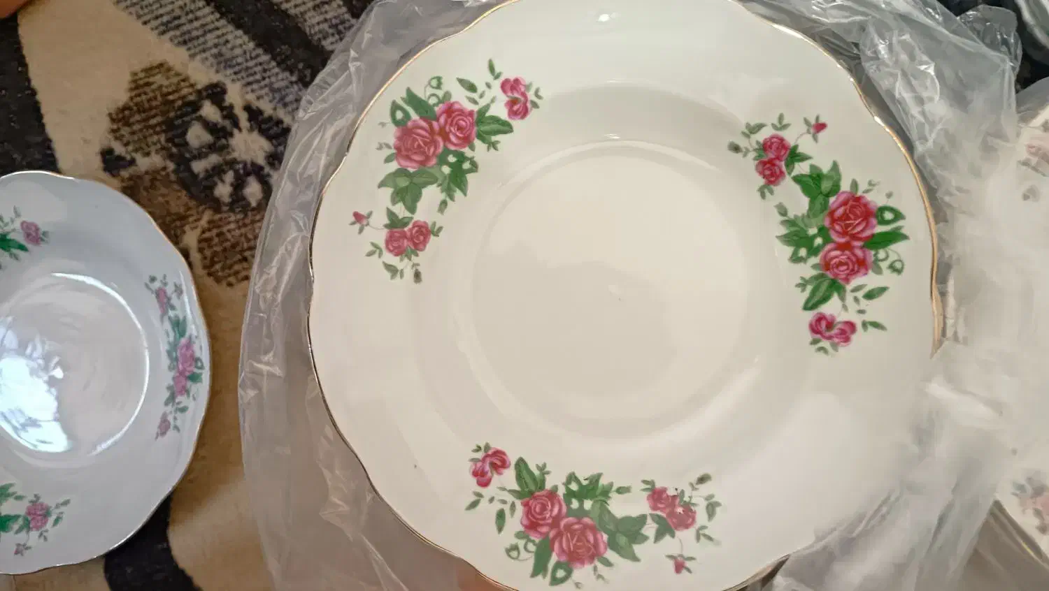 بشقاب گل سرخ|ظروف سرو و پذیرایی|مرند, |دیوار