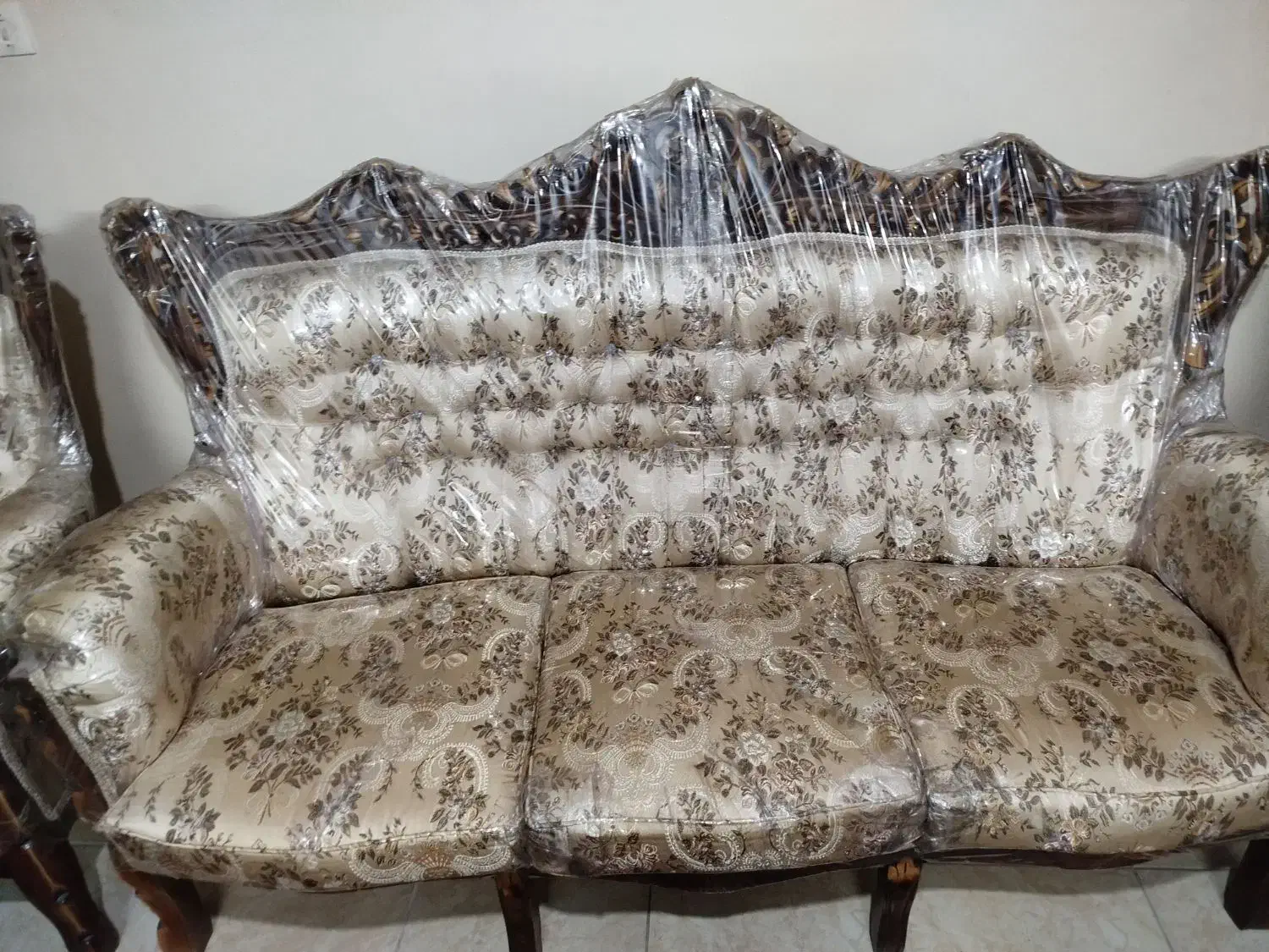 مبل سلطنتی نه نفره نو با میز و عسلی|مبلمان خانگی و میز عسلی|قزوین, |دیوار