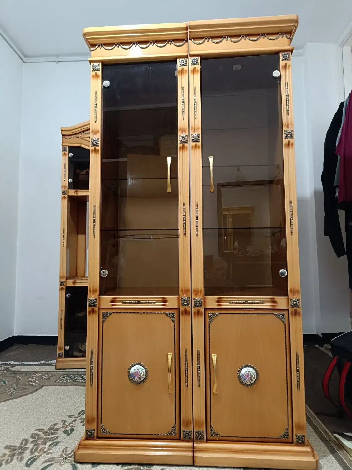 ویترین سه تکه با چوب راش مبلغ ۱۸/۵۰۰|بوفه، ویترین، کنسول|شیراز, مسلم|دیوار