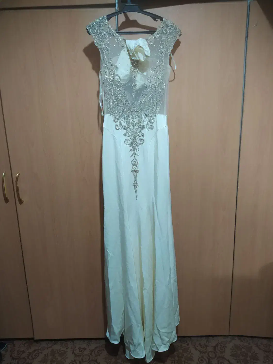 لباس مجلسی نو|لباس|اصفهان, فردوان|دیوار