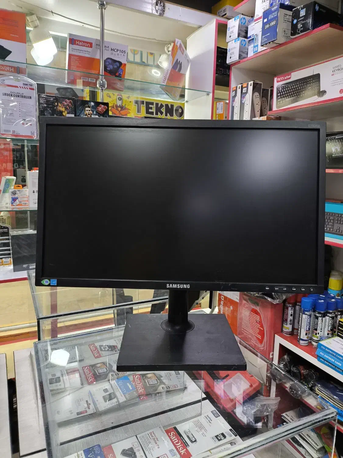 فروشگاه آریانا - مانیتور ۲۲اینچ LED Samsoung|قطعات و لوازم جانبی رایانه|بندر ماهشهر, |دیوار