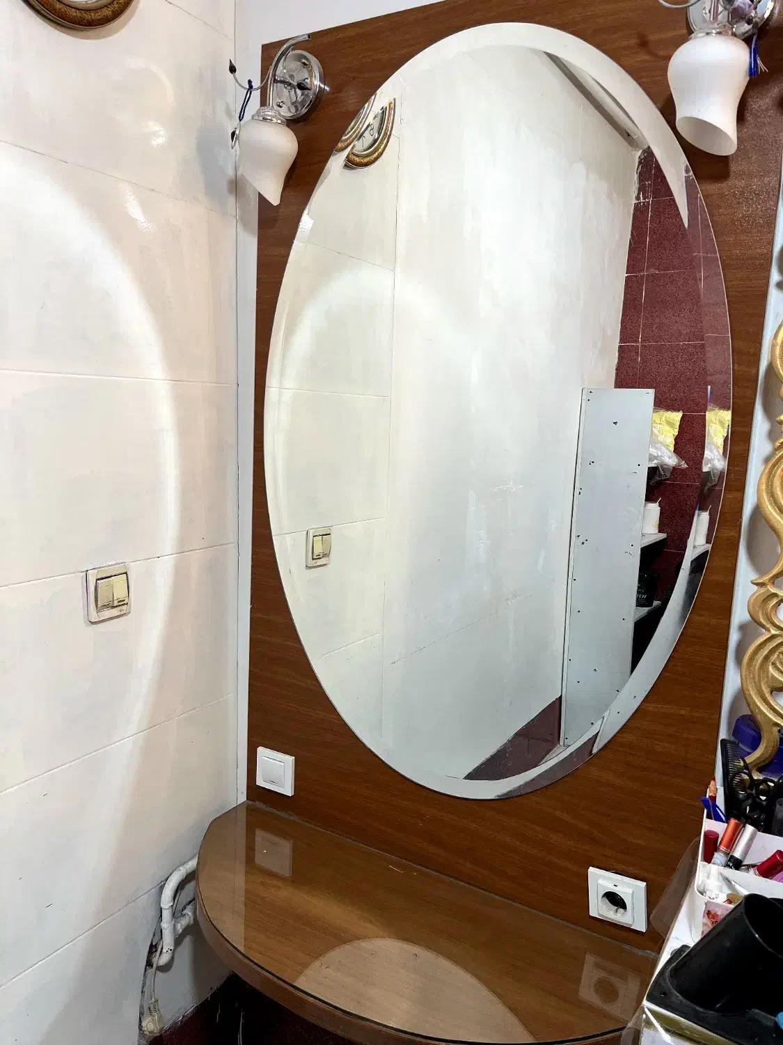 آینه دیواری و صندلی ارایشگاه|آرایشگاه و سالنهای زیبایی|شهریار, بکه|دیوار