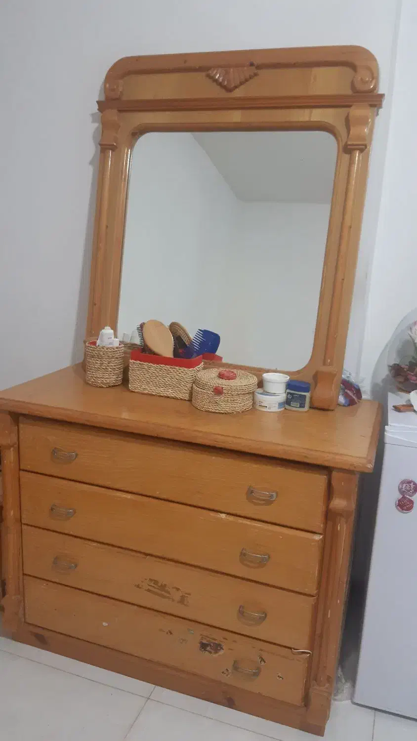 تخت دو نفره اینه به همراه دو عدد پاتختی|تخت و سرویس خواب|ساری, |دیوار