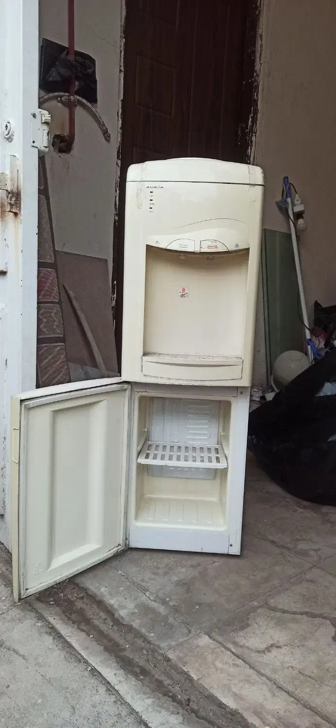 اب سردکن ایستاده|آبسردکن و تصفیه آب|مشهد, شاهد (شهرک غرب)|دیوار